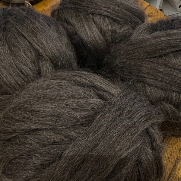 black Wensleydale combed top fibre fiber