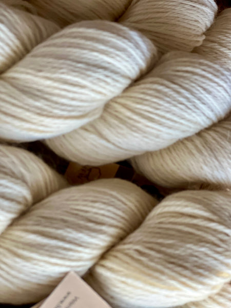 HALF PRICE Wensleydale and Bluefaced Leicester DK (8 Ply/Light Worsted)  Natural 1kg (2.2lbs) Special Offer