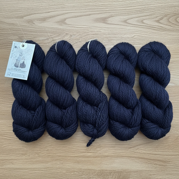 500g Wensleydale wool in chunky navy 
